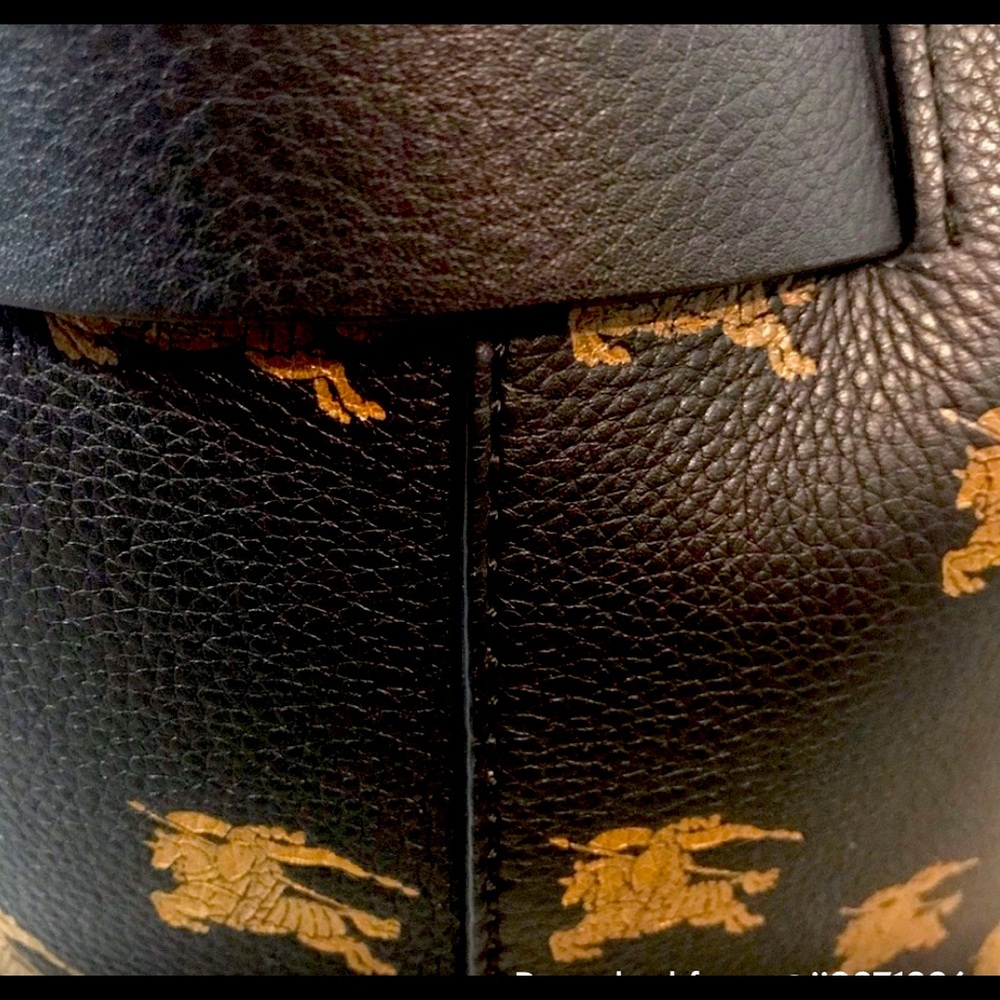 🔥Hot sale! 🔥BURBERRY BAG -LIKE NEW - Picture 5 of 10